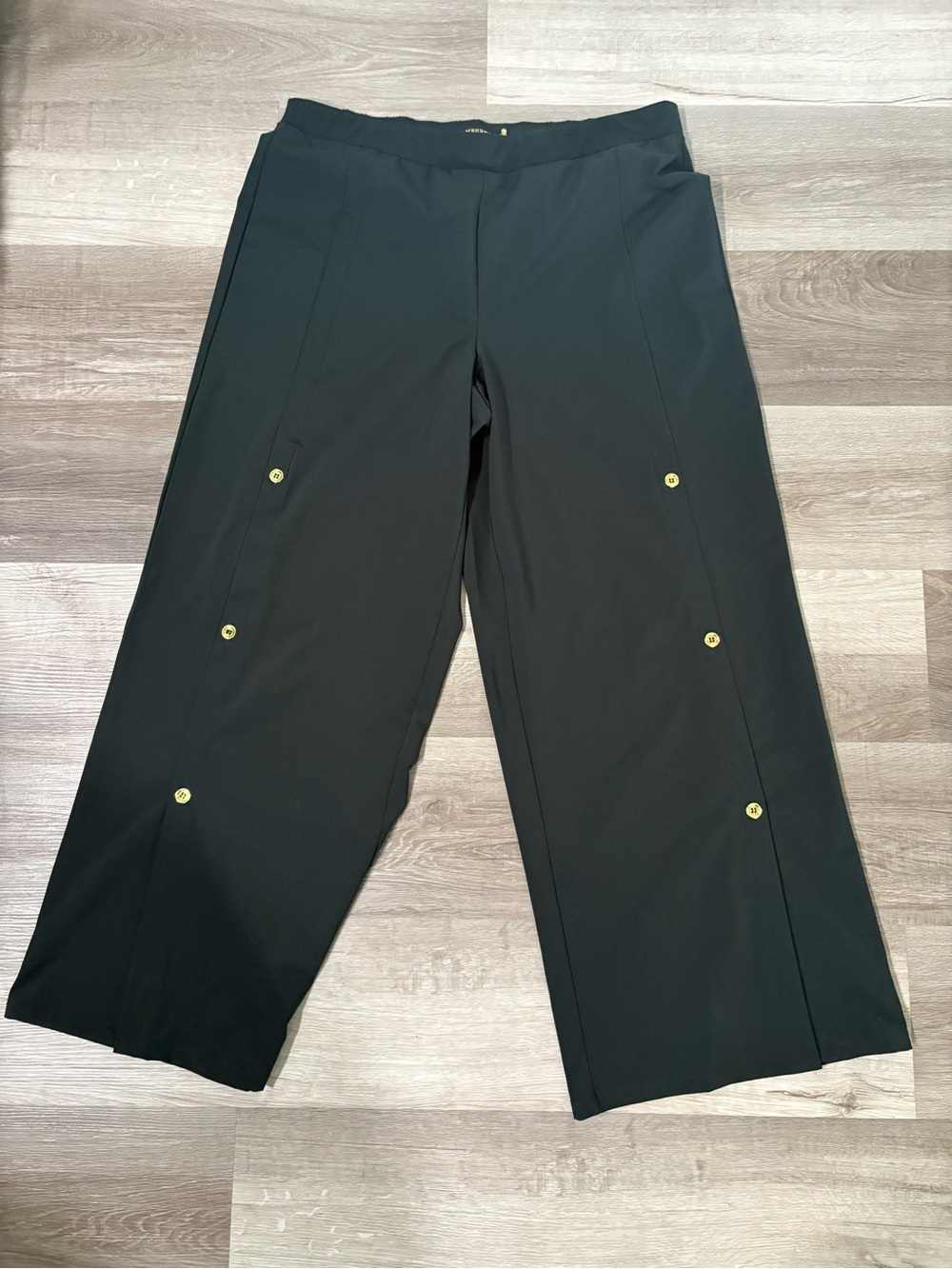 Ambernoon Black Wide-Leg Button Accent Pants - Women